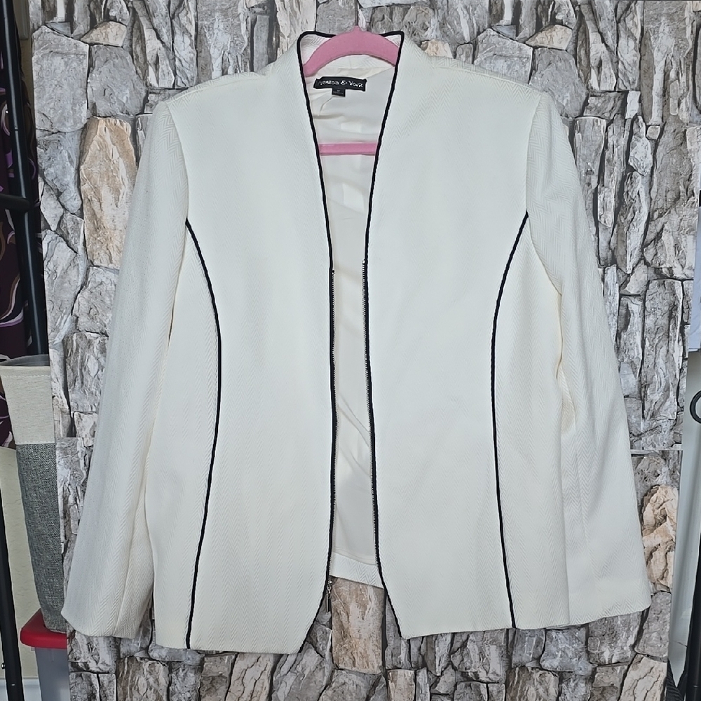 Preston & York Black and White Blazer with Streamlined Silhouette